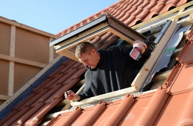 Pose de fenêtres de toit Velux à Cauna